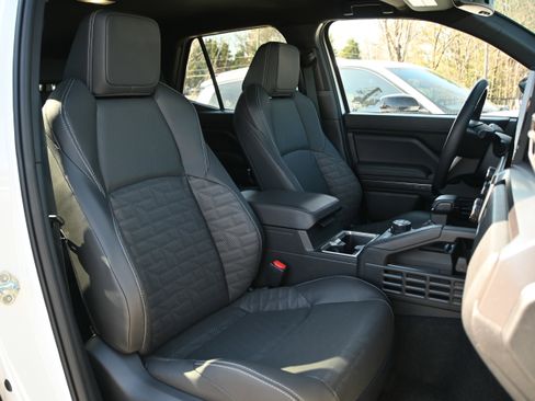 Used 2025 Toyota 4Runner TRD Off-Road Premium image 16