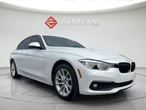 Used 2018 BMW 320i Sedan RWD image 11