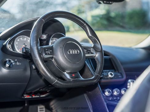 Used 2015 Audi R8 V8 w/ Full Leather Package image 38