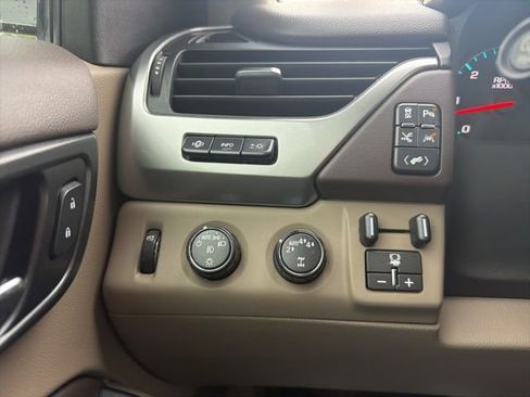 Used 2017 Chevrolet Suburban Premier image 43
