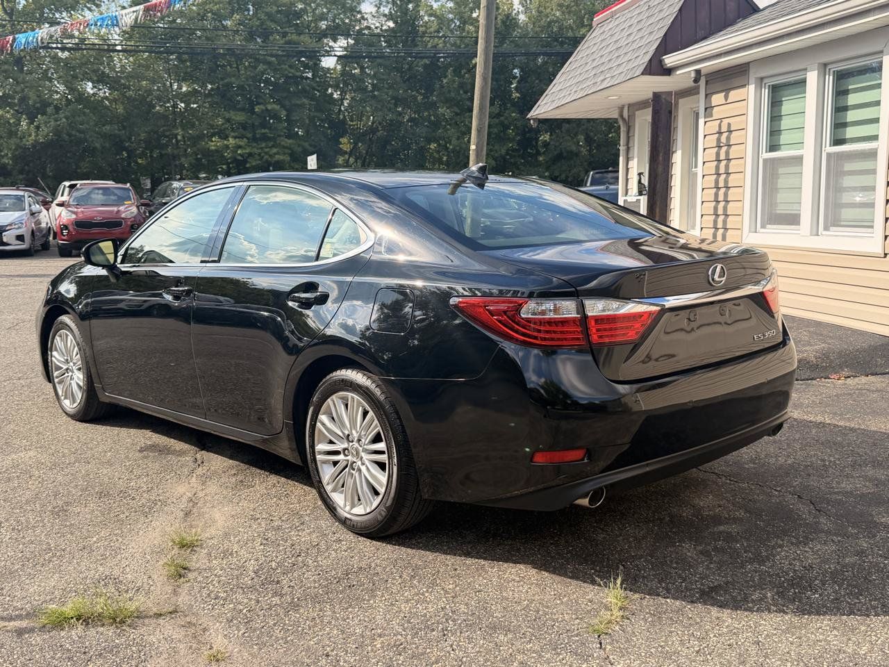 Used 2015 Lexus ES 350 w/ Luxury Package FWD image 4