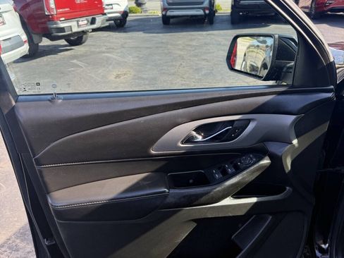 Used 2021 Chevrolet Traverse LS FWD image 15