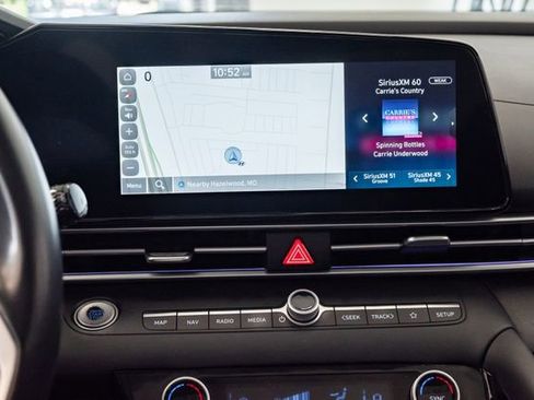 Used 2025 Hyundai Elantra Limited FWD image 18