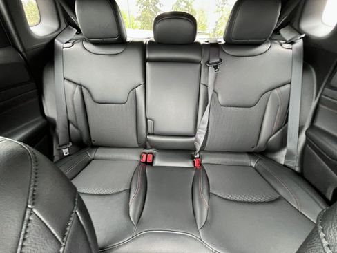 Used 2025 Jeep Compass Trailhawk AWD/4WD image 38