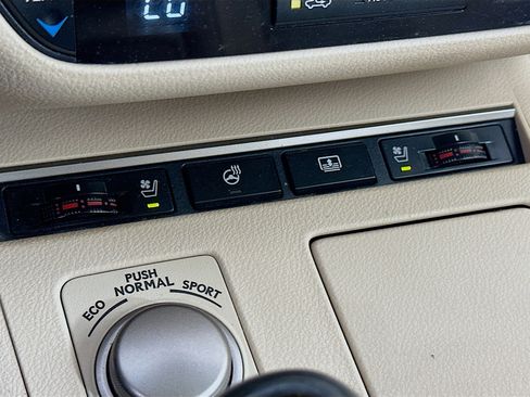 Used 2013 Lexus ES 350 w/ Luxury Pkg FWD image 25