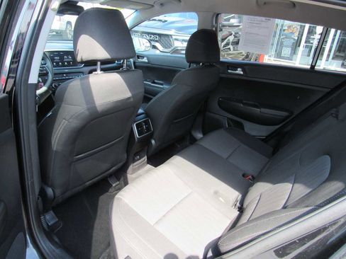 Used 2020 Kia Sportage LX image 10