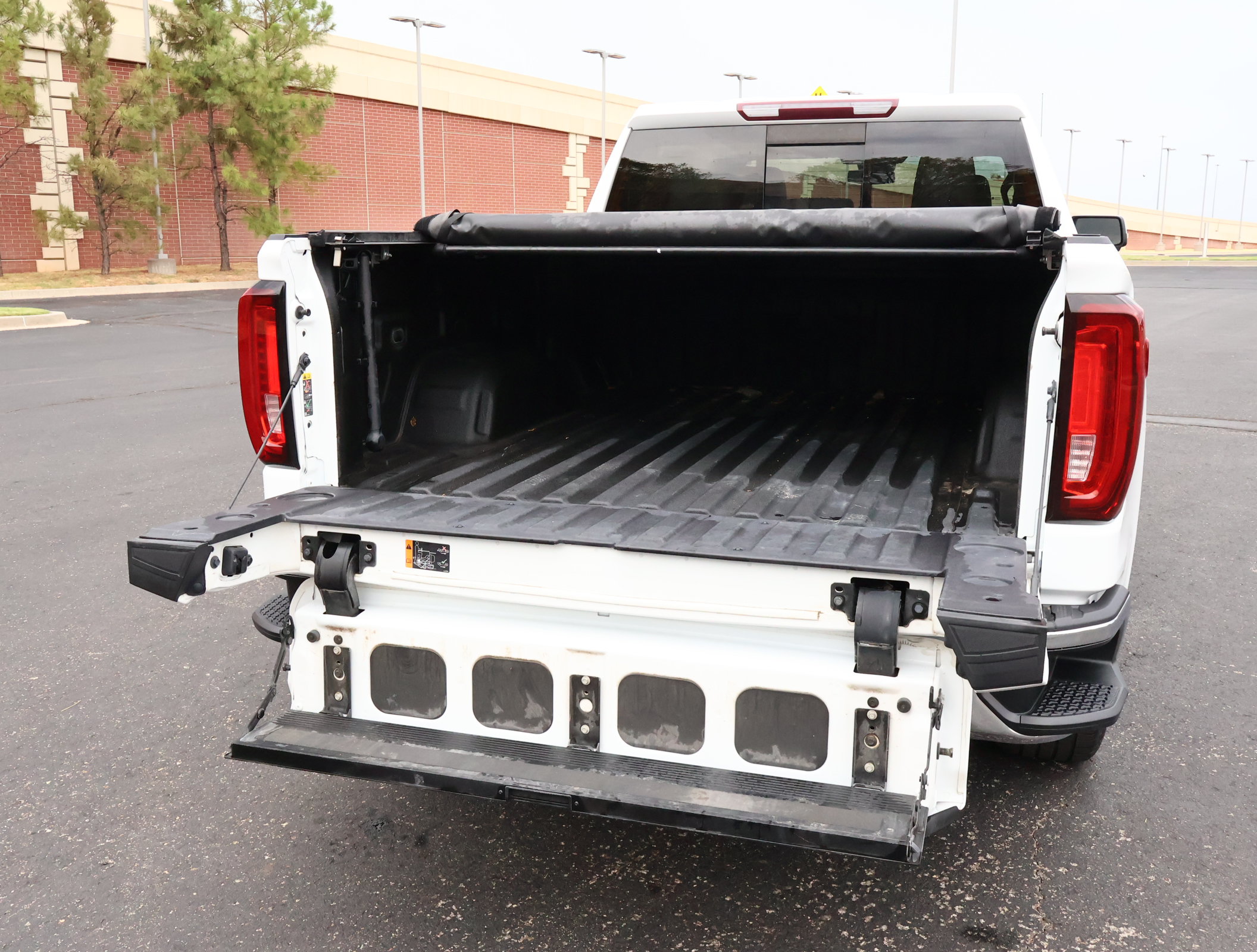 Used 2023 GMC Sierra 1500 SLT w/ SLT Premium Package AWD/4WD image 30
