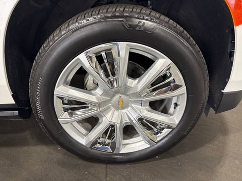 Certified 2024 Chevrolet Suburban High Country image 9