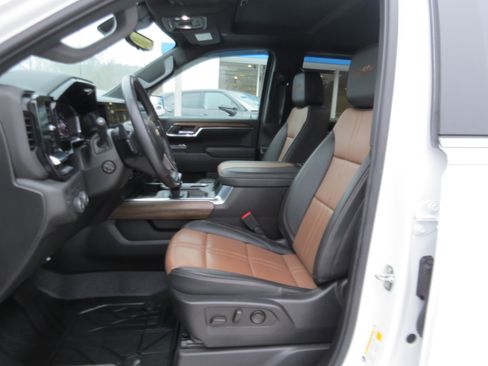 Used 2023 Chevrolet Silverado 1500 High Country w/ High Country Premium Package image 19