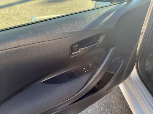 Used 2022 Toyota Corolla LE image 5