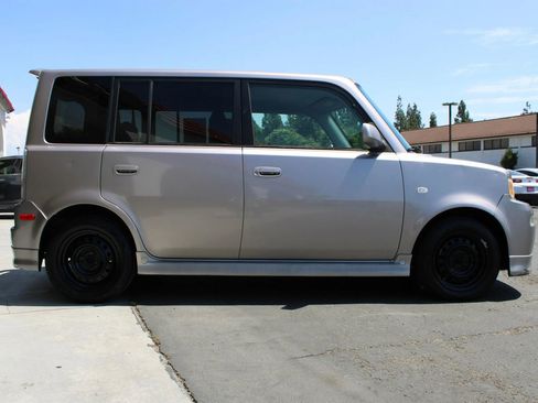 Used 2005 Scion xB image 4