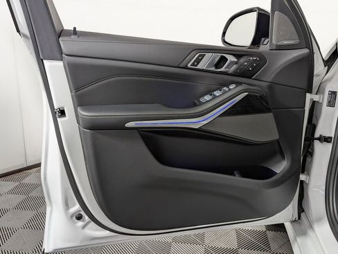 Used 2024 BMW X7 xDrive40i w/ Executive Package image 15