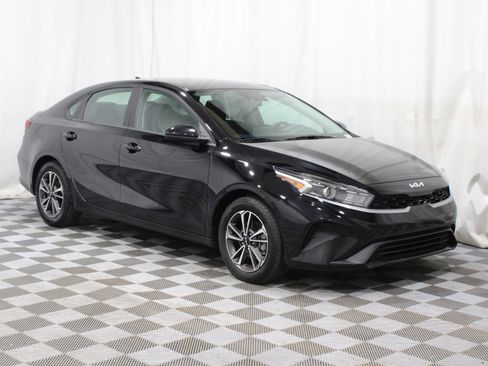 Used 2024 Kia Forte LXS image 1