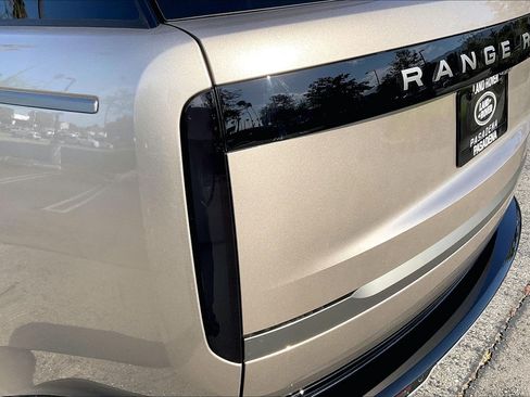 New 2026 Land Rover Range Rover Long Wheelbase SE AWD/4WD image 8