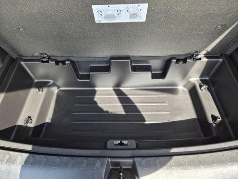 Used 2023 Chevrolet Traverse LT FWD image 12