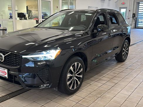 Used 2025 Volvo XC60 B5 Plus AWD/4WD image 9