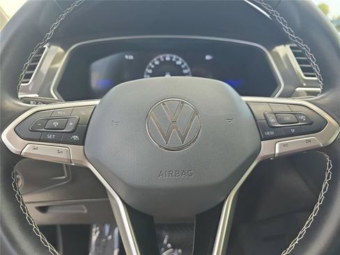 Used 2024 Volkswagen Tiguan SE FWD image 17