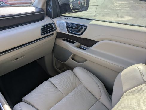 Used 2020 Lincoln Navigator L Reserve w/ Luxury Package image 15