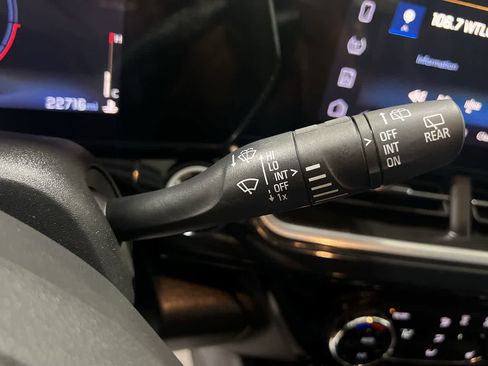 Used 2024 Chevrolet Trax ACTIV w/ Sunroof Package image 19