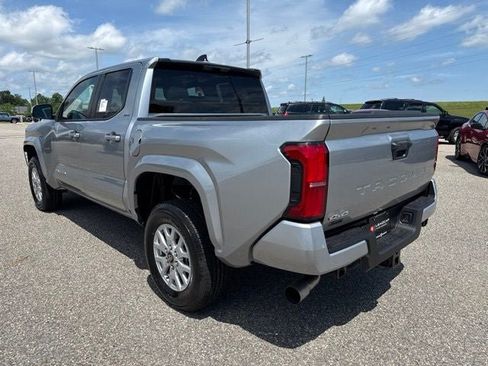 Used 2026 Toyota Tacoma SR5 AWD/4WD image 8