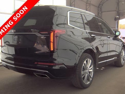 Used 2023 Cadillac XT6 Premium Luxury w/ Technology Package AWD/4WD image 4