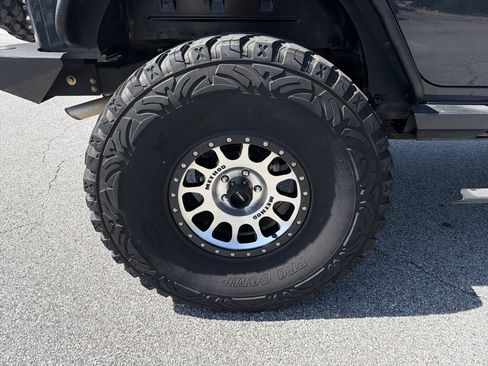 Used 2018 Jeep Wrangler Unlimited Sport S AWD/4WD image 21