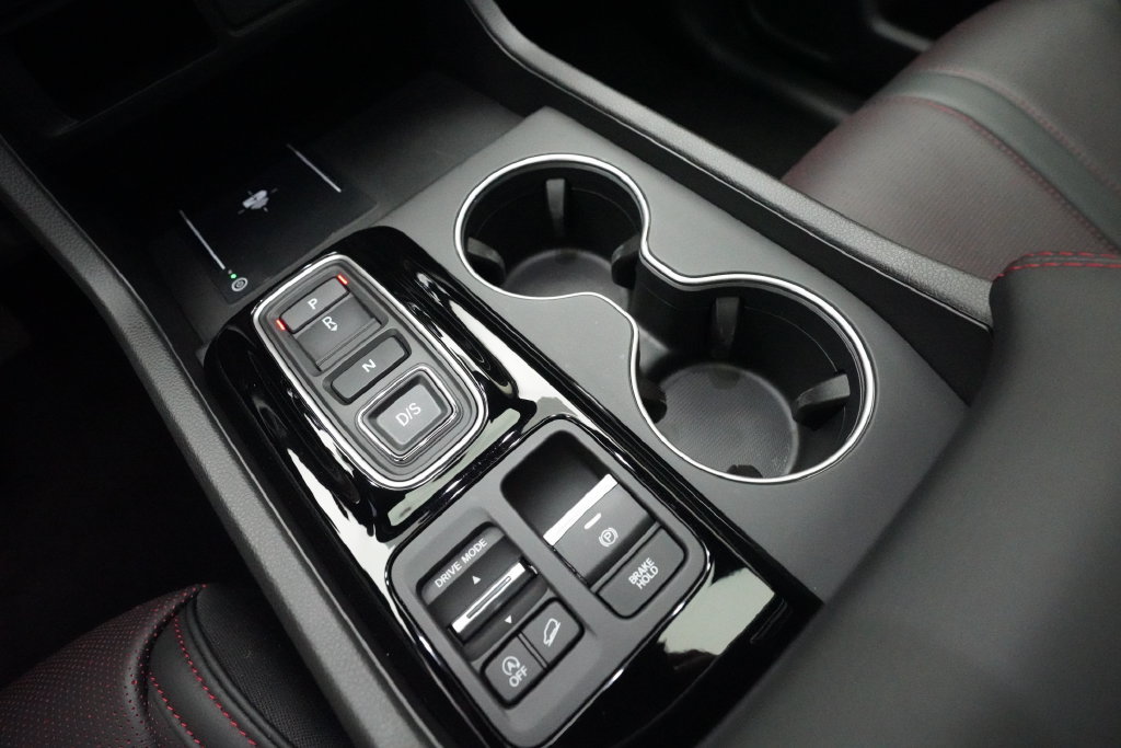 Certified 2025 Honda Pilot Black Edition image 17