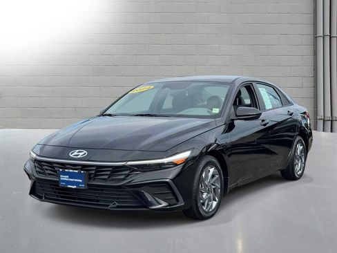 Used 2024 Hyundai Elantra SEL FWD image 4
