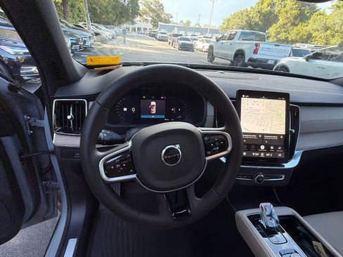 Used 2025 Volvo XC90 B6 Plus AWD/4WD image 28