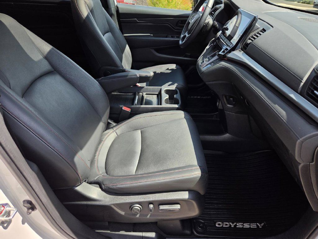 Used 2024 Honda Odyssey Sport image 9