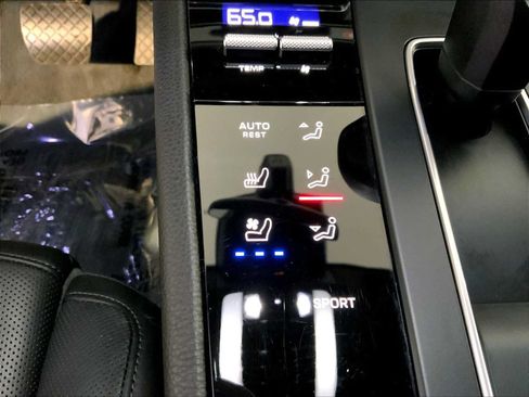 Certified 2026 Porsche Macan AWD/4WD image 37
