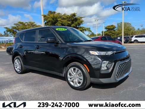 Certified 2022 Kia Soul LX image 2