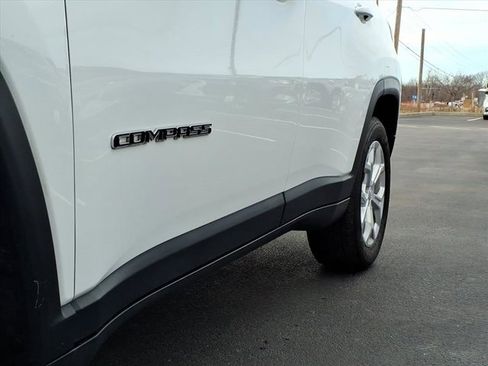 Used 2024 Jeep Compass Latitude image 33