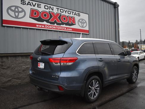 Certified 2017 Toyota Highlander SE image 5