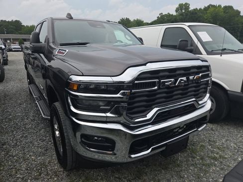 Used 2025 RAM 2500 Big Horn AWD/4WD image 2