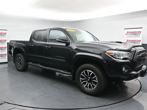 Used 2020 Toyota Tacoma TRD Sport w/ Technology Package AWD/4WD image 2