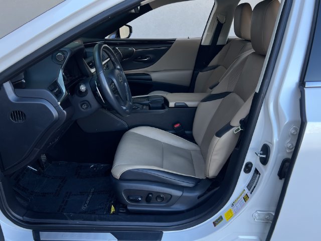 Used 2020 Lexus ES 300h w/ Premium Package FWD image 24