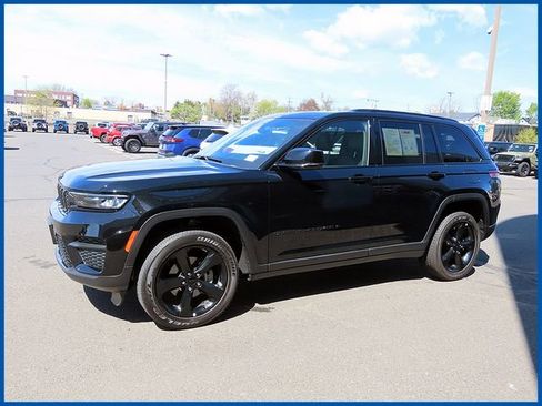 Certified 2023 Jeep Grand Cherokee Altitude AWD/4WD image 4