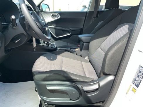 Used 2024 Kia Soul LX w/ Option Group 015 image 28