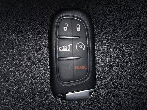 Used 2021 Jeep Cherokee Limited image 32