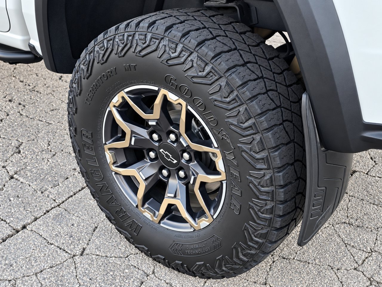 Certified 2024 Chevrolet Colorado ZR2 w/ ZR2 Convenience Package III AWD/4WD image 12