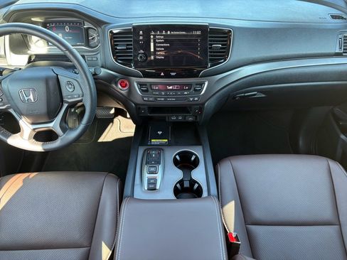 Certified 2025 Honda Passport EX-L image 2
