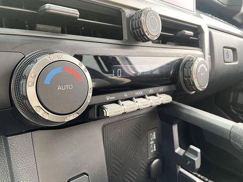 Used 2025 Toyota Tacoma TRD Sport AWD/4WD image 28
