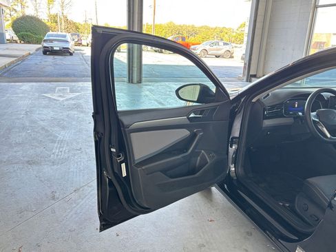 Used 2025 Volkswagen Jetta SE image 20