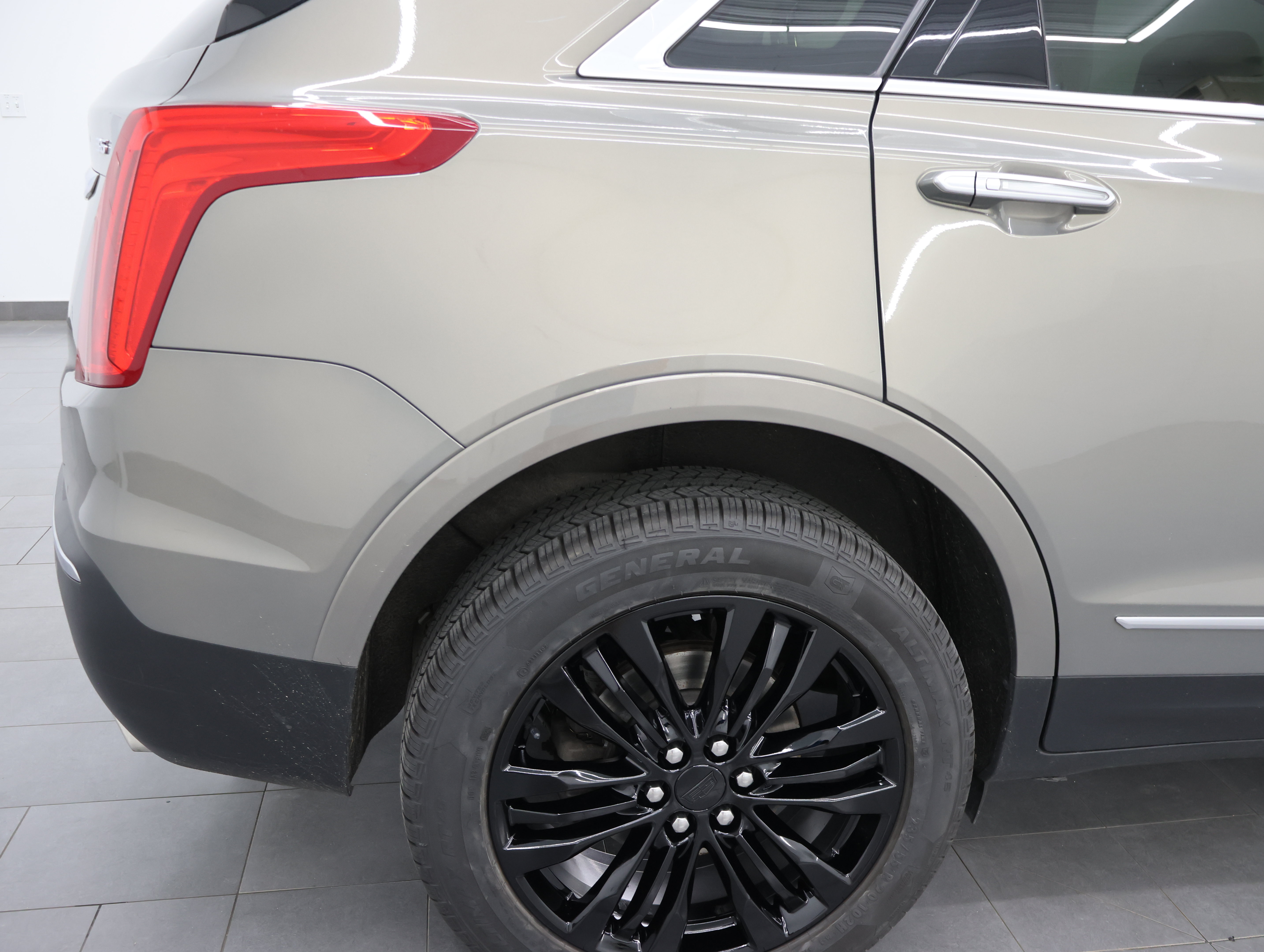 Used 2017 Cadillac XT5 Premium Luxury AWD/4WD image 25