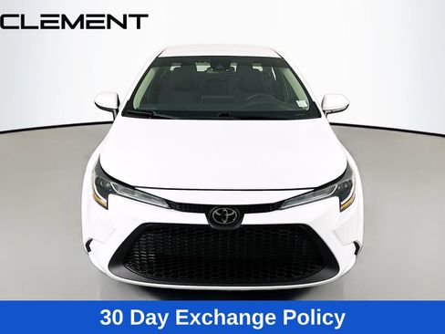 Used 2022 Toyota Corolla LE image 3