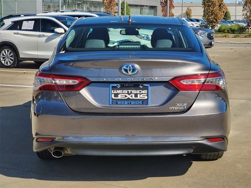 Used 2019 Toyota Camry XLE image 6