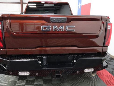 Used 2024 GMC Sierra 2500 Denali Ultimate AWD/4WD image 12
