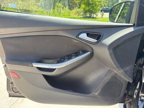 Used 2012 Ford Focus Titanium FWD image 13