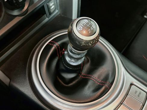 Used 2015 Scion FR-S RWD image 22